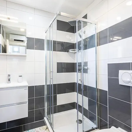 בית נופש 3 Bedroom Beautiful In פודסטראנה
