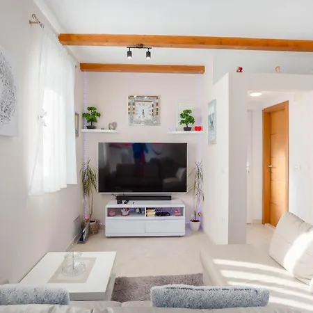 3 Bedroom Beautiful In * פודסטראנה